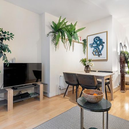 Elegant Kensington Apartment With Patio Londra Esterno foto