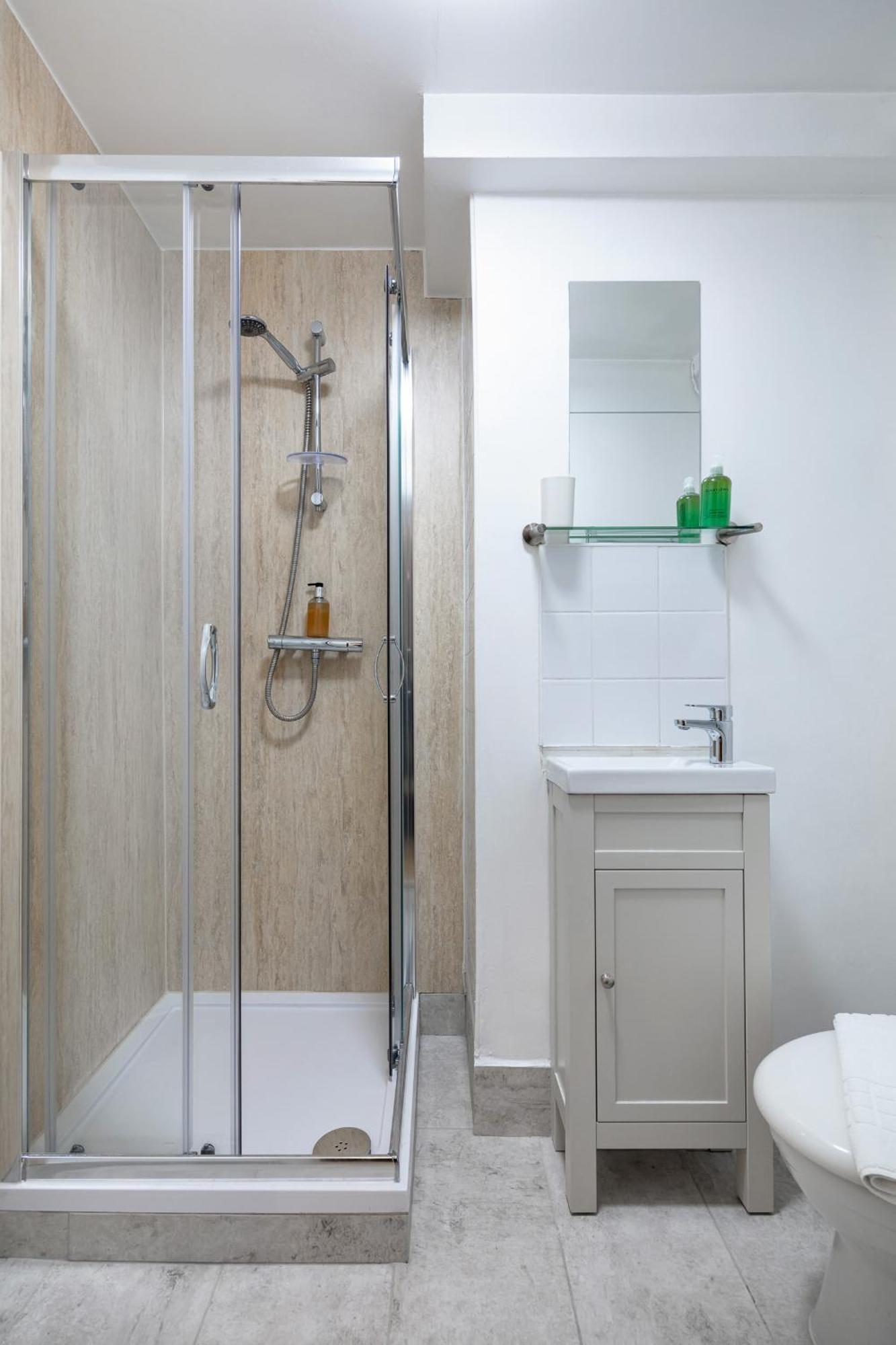 Elegant Kensington Apartment With Patio Londra Esterno foto