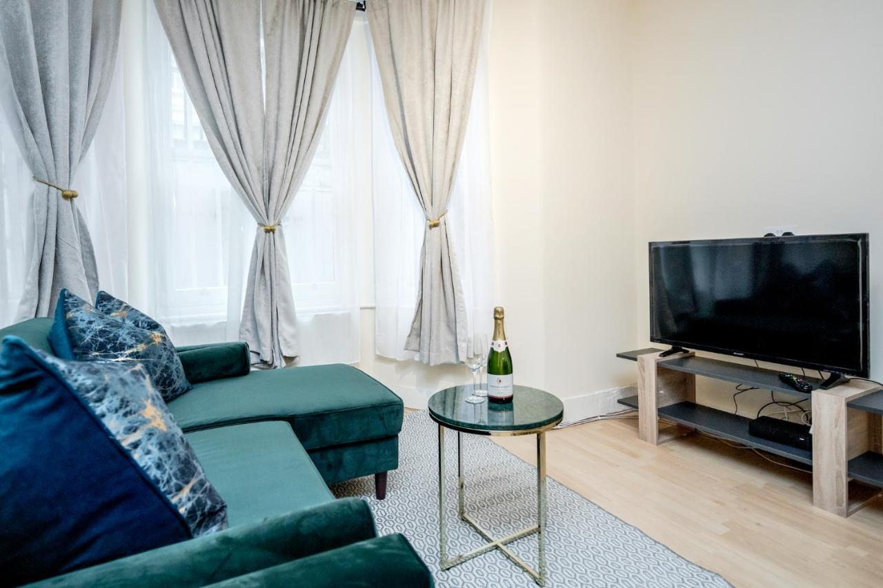 Elegant Kensington Apartment With Patio Londra Esterno foto