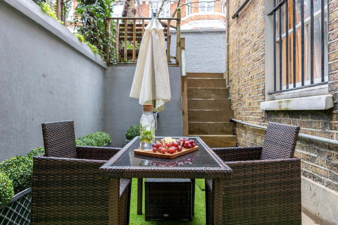Elegant Kensington Apartment With Patio Londra Esterno foto