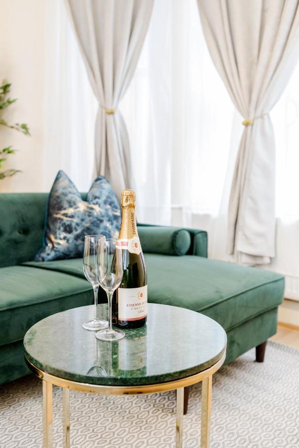 Elegant Kensington Apartment With Patio Londra Esterno foto