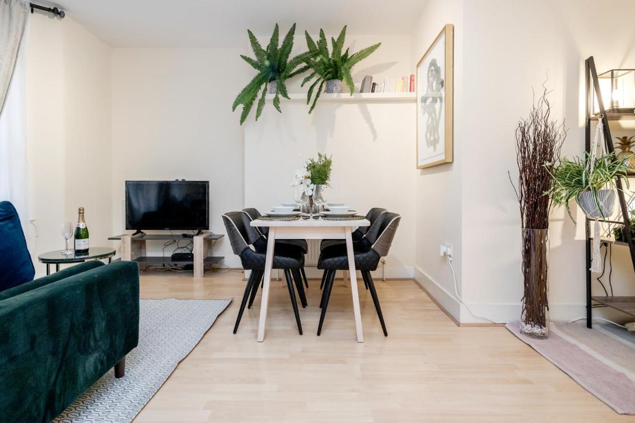 Elegant Kensington Apartment With Patio Londra Esterno foto