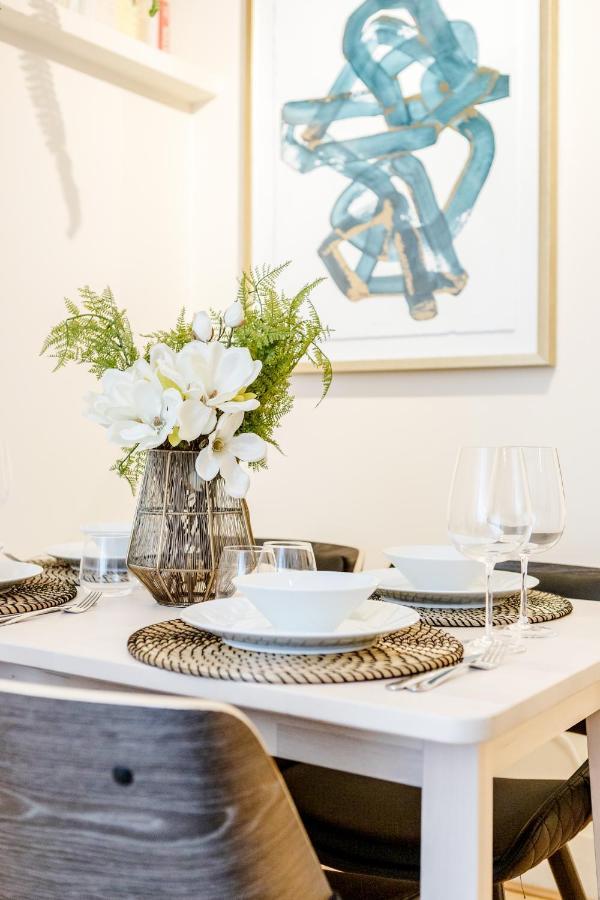 Elegant Kensington Apartment With Patio Londra Esterno foto